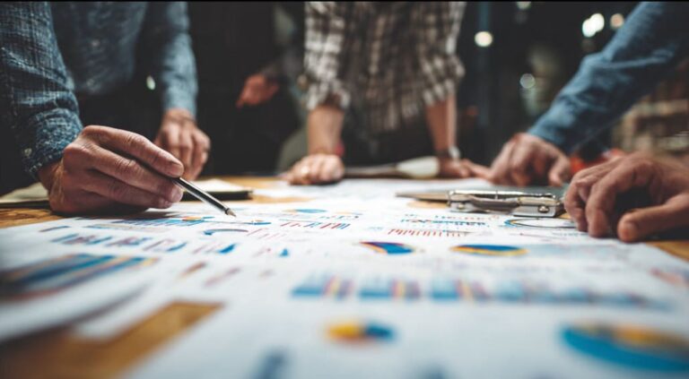 Identificar tendencias en el mercado mediante análisis de datos y comportamiento del consumidor